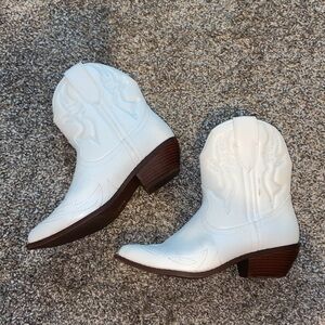 white cowgirl boots